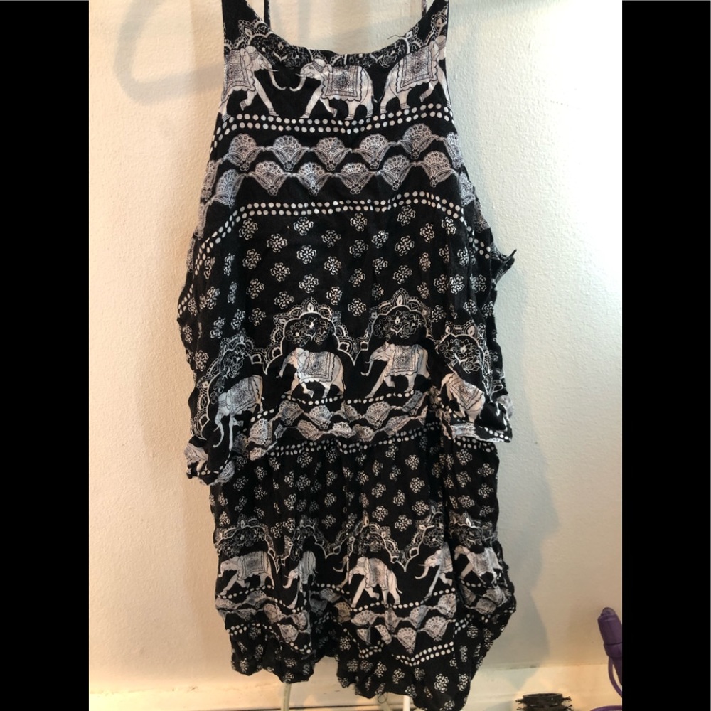 Black & white elephant pattern comfortable romper